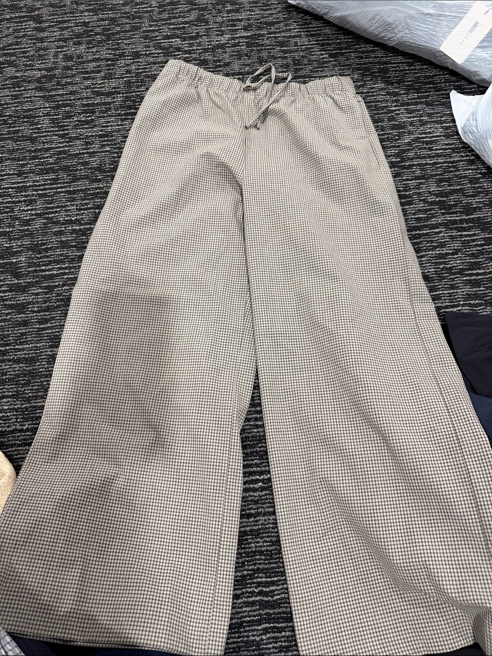 Aritzia Beige Houndstooth Wide-Leg Drawstring Pants